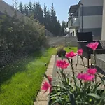 Nad Nielba 6bm2 Z Ogrodem 아파트